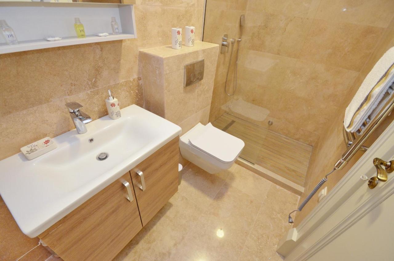 Leut Stone Residence Tivat Exterior foto