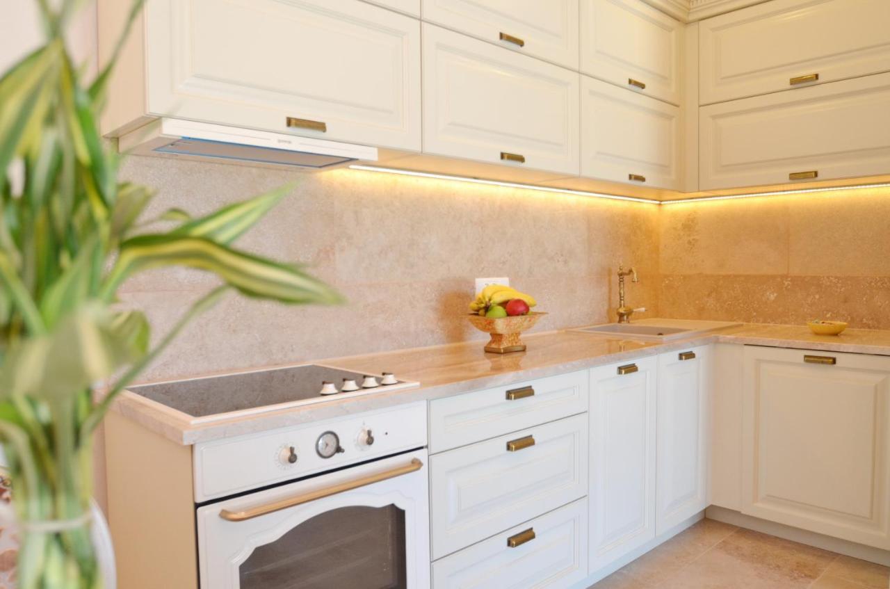Leut Stone Residence Tivat Exterior foto