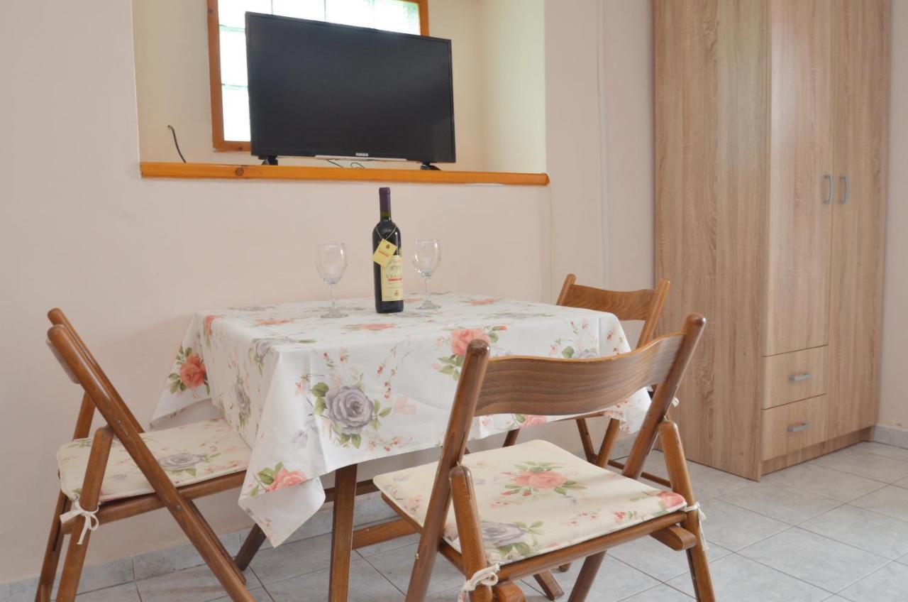 Leut Stone Residence Tivat Exterior foto