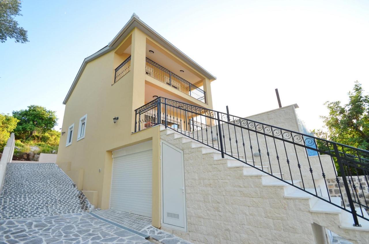 Leut Stone Residence Tivat Exterior foto