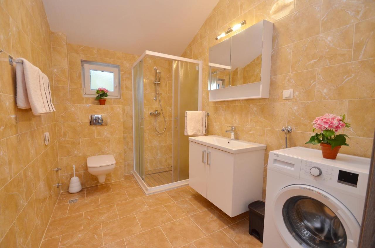 Leut Stone Residence Tivat Exterior foto