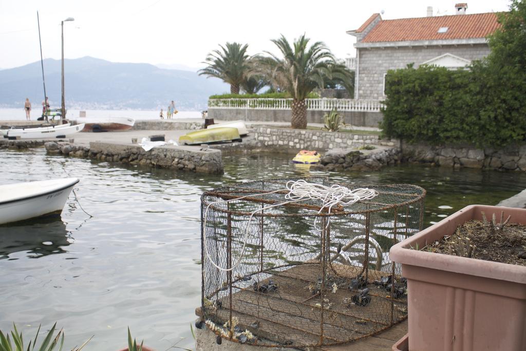Leut Stone Residence Tivat Exterior foto